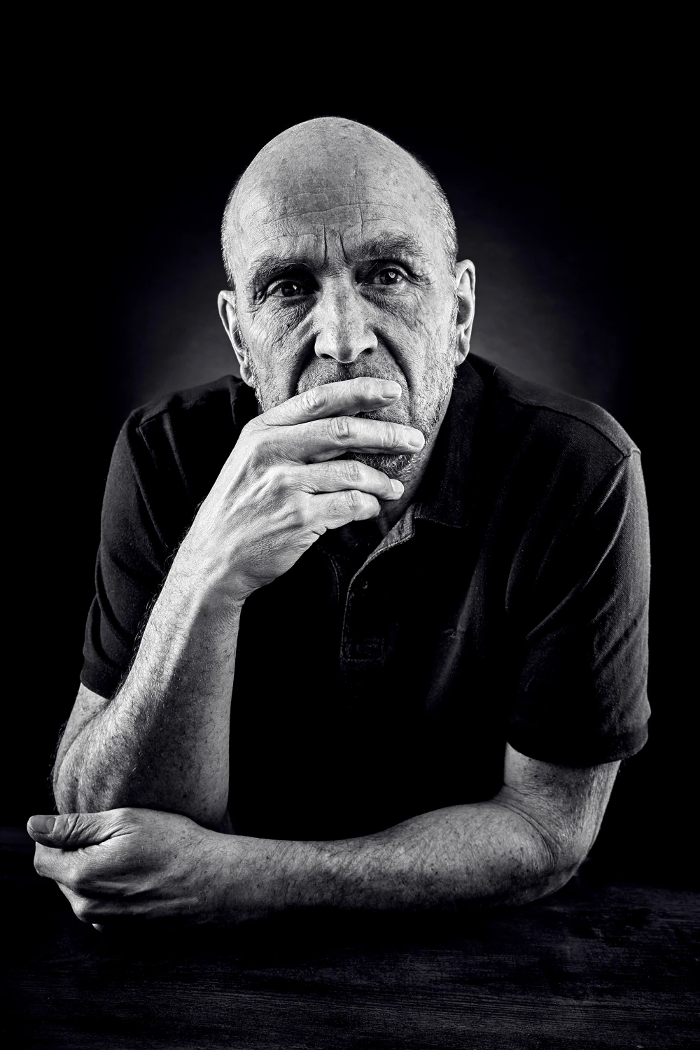Portrait noir et blanc travaillé en lumière de studio