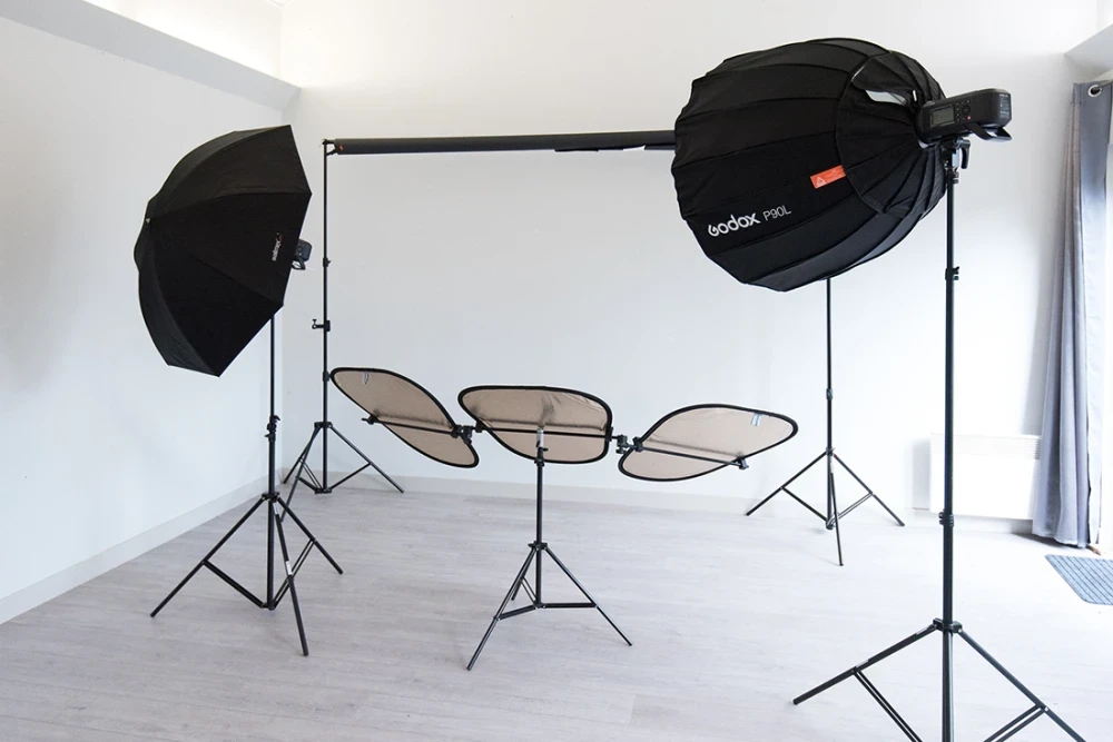 Mobile studio photography equipment, flash and professional lighting